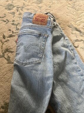 Levi's Light Wash Men's Relaxed Jeans